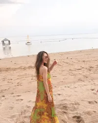 Liburan ke Bali, Keluarga Jeremy Thomas Senang-Senang di Pantai