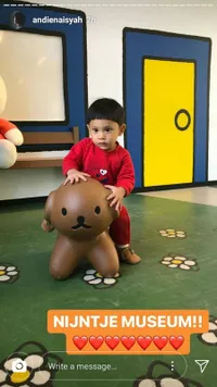 Liburan Ke Belanda, Andien Ajak Kawa Bermain Di Museum Miffy!