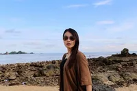 Liburan ke Gili Trawangan, Metha Yunatria Ketemu Sophia Latjuba