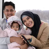 Liburan ke Italia, Baby Qiandra Putri Ryana Dea Asyik Main Salju!