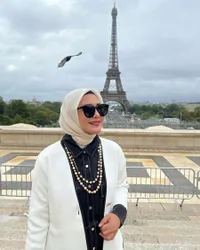 Liburan Keliling Eropa, 8 Potret Juliana Moechtar Kunjungi Prancis Hingga Italia Bareng Sahabat - Cantik Paripurna