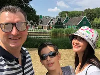 Liburan Maudy Koesnaedi di Belanda, Ketemu Keponakan Ganteng