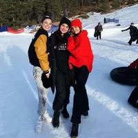 Liburan Pertama Selena Gomez Pasca Rehab, Seru di Salju!