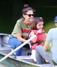 Liburan Seru Bareng Katie Holmes, Suri Cruise Cantik Menggemaskan