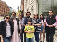 Liburan Seru Keluarga Kareena - Karisma Kapoor, Taimur Nggemesin