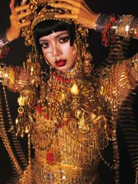 Lisa BLACKPINK jadi Golden Woman 'LOVE, DEATH & ROBOTS' saat Halloween, Totalitas!