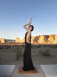 Lisa BLACKPINK Tampil Bold Pakai Backless Dress di Utah