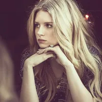 Lottie, Adik Kate Moss Yang Makin Hot & Cantik Tak Terbantahkan