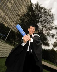 Lulus Dari Monash University, 8 Foto Wisuda Iqbaal Ramadhan di Australia - Pamer Senyum Bahagia