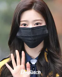 Lulus dari SOPA, 8 Potret Menawan Kim Minjoo IZ*ONE yang Jadi Sorotan