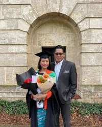 Lulus dari University of Western Australia, Ini 8 Potret Kayla Zefannya Putri Becky Tumewu Wisuda Didampingi Ayah - Tampil Cantik Kenakan Kebaya