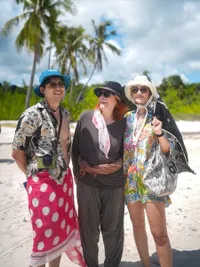 Luna Maya dan Maxime Bouttier Ajak Desa Maya Liburan ke Pulau Rote, Seru!