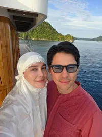 Luna Maya Jawab Rasa Penasaran Soal Salat Ied di Atas Kapal Tanpa Masjid
