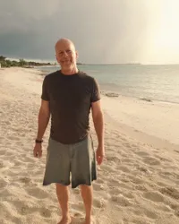 Lupa Mantan Istri, Potret Terbaru Bruce Willis yang Sudah Pensiun dan Mengidap Dementia