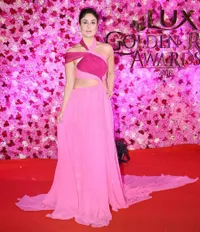 Lux Glamour Awards, Kareena Best Dress - Aishwarya Worst Dress