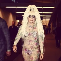 Lady Gaga Tak Lagi Menor Dandanannya