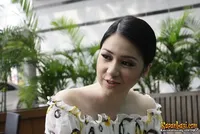 Laura Basuki di Starbucks Grand Indonesia