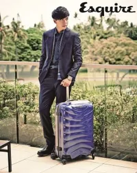 Lee Seung Gi Tampil di Esquire Korea Edisi Agustus