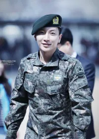 Leeteuk Rayakan Ulang Tahun di Militer