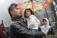 Liburan Seru Safeea di Taman Safari - Digendong Ayah