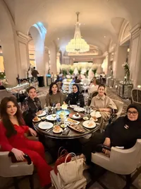Erin Trygina Rayakan Ultah ke-41 di Paris, Dinner Bareng Ibu dan Sahabat