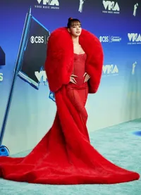 Lisa BLACKPINK Menang Best Pop di VMA 2026, Debut SaWaDiKa di Los Angeles