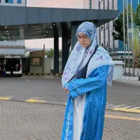 Potret Mita The Virgin Umrah di Usia 40 Tahun, Niat Badalkan Mendiang Ibu