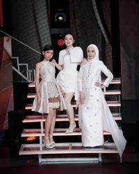 Potret Melly Lee Bareng Alexa dan Clara, Rayakan Anak Didik Lolos Top 17 Dangdut Academy 8
