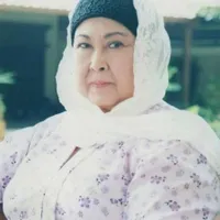 Mak Nyak Si Doel Meninggal Dunia, Intip 8 Potret Perjuangan Beliau Syuting Terbaring di Kasur