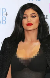 Make Up Belepotan, Seleb Cantik Ini Gagal Cetar di Red Carpet