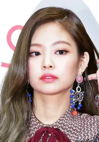 Makin Cantik! 10 Potret Idol Kpop Wanita Yang Memakai Fashion Ear Piercing!