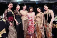 Makin Cantik dan Anggun, Potret Fuji Adik Bibi Andriansyah Pakai Kebaya Pink yang Bikin Susah Berpaling