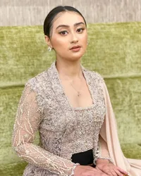 Makin Cantik Paripurna, 8 Potret Terbaru Memes Prameswari yang Sempat Dekat dengan Billy Syahputra - Berkebaya bak Putri Jawa
