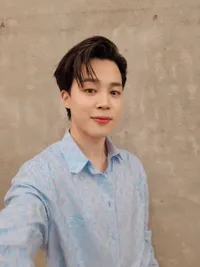 Makin Ganteng Atau Menggemaskan? Yuk, Simak Berbagai Foto Jimin BTS yang Kini Rambutnya Sudah Mulai Panjang