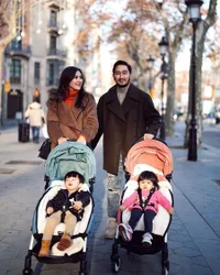 Makin Gemesin, 7 Potret Gaya Zayn dan Zunaira Anak Kembar Syahnaz Saat Liburan ke Barcelona - Disebut Mirip Anak Korea