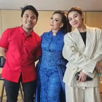 Makin Go Public, 8 Potret Kemesraan Terbaru Aaliyah Massaid dan Thoriq Halilintar - Asyik Suap-Suapan di Pinggir Pintu