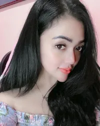 Makin Kurus Hingga Pipi Terlihat Tirus, Ini Potret Terbaru Clara Gopa yang Sukses Bikin Pangling - Cantik Pakai Dress Merah Naik Mobil Mewah