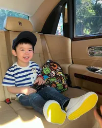 Makin Mirip Papanya, 8 Potret Mikhael Moeis anak Sandra Dewi yang Sebentar Lagi Berusia 3 Tahun - Good Looking Sejak Kecil