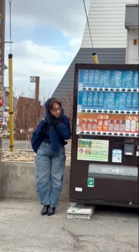 Potret Cantik Dinda Kirana Jalan-Jalan di Jepang, Sempatkan Pose Dekat Kereta 