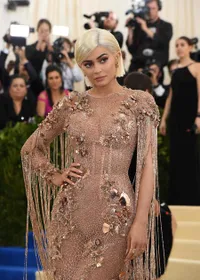 Mampu Beli 4 Rumah di Usia 20, Apa Sumber Kekayaan Kylie Jenner?