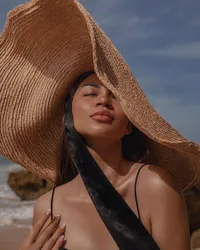 Mantan Selingkuh dengan Sesama Pria, 8 Potret Ariel Tatum yang Hot Abis Sebut Dirinya 'Kurang Ganteng'