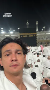 Marcell Darwin Ketika Tawaf di Umrah Pertamanya, Serius Berdoa 