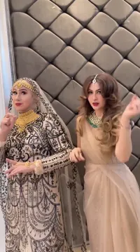 Potret Marini Zumarnis, Diah Permatasari dan Diana Pungky Pakai Baju India Rayakan Diwali Night, Awet Muda Banget