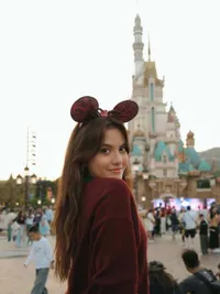 Marsha Aruan Liburan ke Disneyland, Cantik Bergaya Bak Mickey Mouse