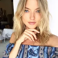 Martha Hunt, Teman Taylor Swift Yang Cantik & Hot Bikin Tersenyum