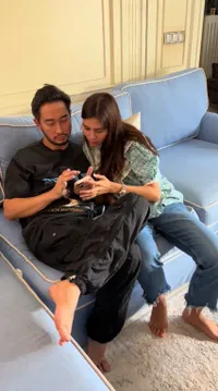 Masalah Rumah Tangganya Disebut Gimmick Oleh Jessica Iskandar, Ini 8 Potret Jeje Govinda dan Syahnaz Sadiqah Pamer Kemesraan