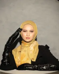 Masih Betah Sendiri, Intip 8 Gaya Pemotretan Mantan Istri Reza Zakarya yang Makin Cantik dan Menawan