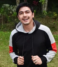 Masih Betah Sendiri, Intip 9 Potret Terbaru Thomas Djorghi yang Tetap Awet Muda dan Tampan di Usia 52 Tahun 