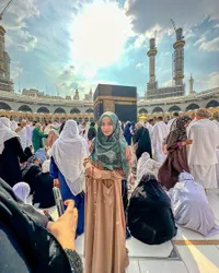 Masih Eksis di Dunia Entertainment, 8 Potret Masayu Anastasia Kala Tampil Berhijab - Pancarkan Aura Teduh