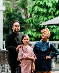Masih Ingat Dengan Extravaganza? Ini 9 Potret Pemainnya Bareng Keluarga yang Harmonis Banget